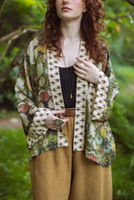 Load image into Gallery viewer, I Dream in Flowers Pixie Duster Cropped Kimono w/ Bees
