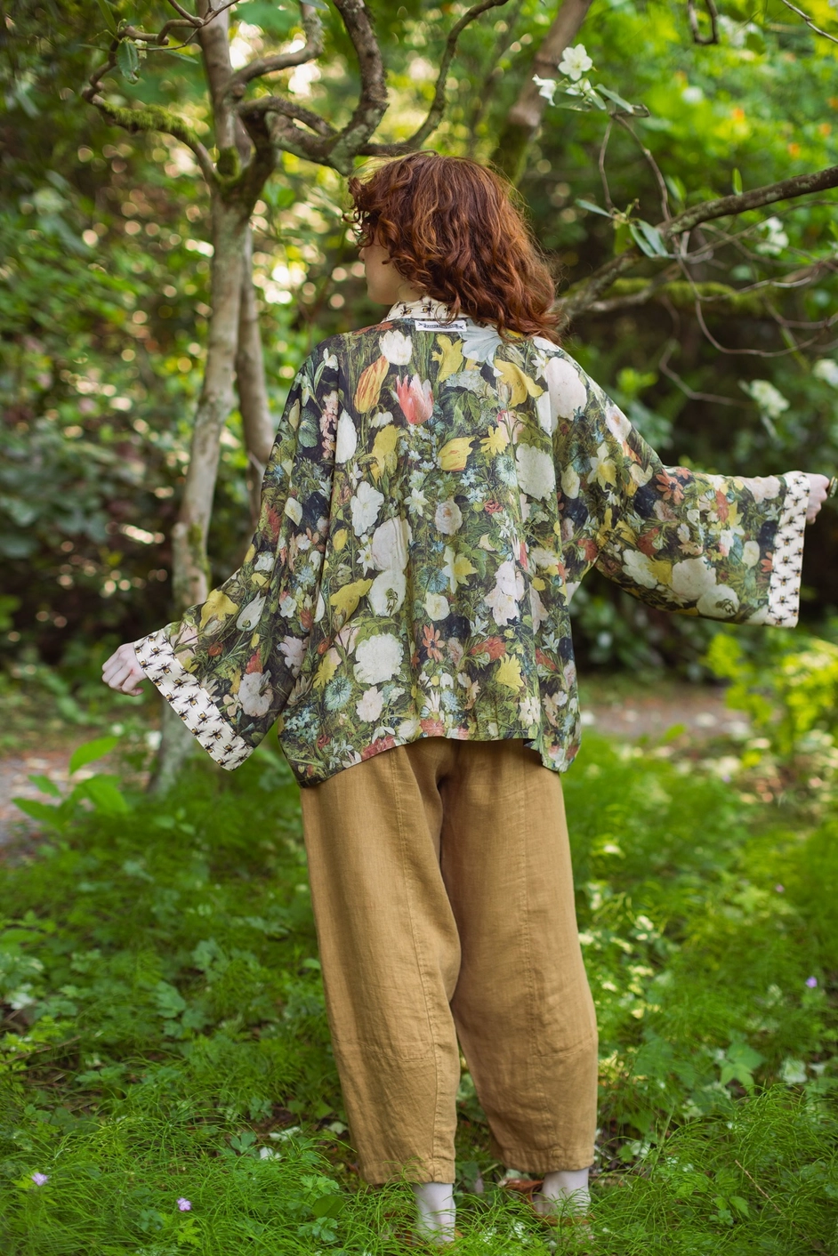 I Dream in Flowers Pixie Duster Cropped Kimono w/ Bees