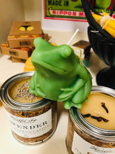 Load image into Gallery viewer, Beeswax frog candle
